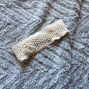 Knit headband with wooden button